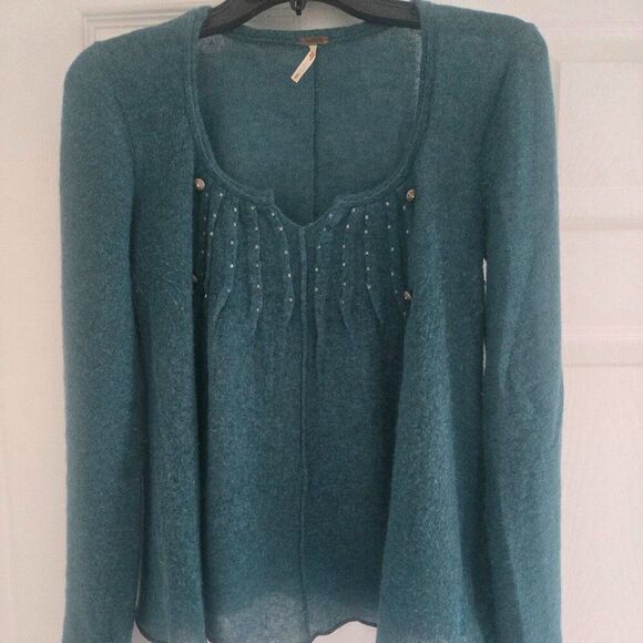 Free People sweater - Picture 1 of 3